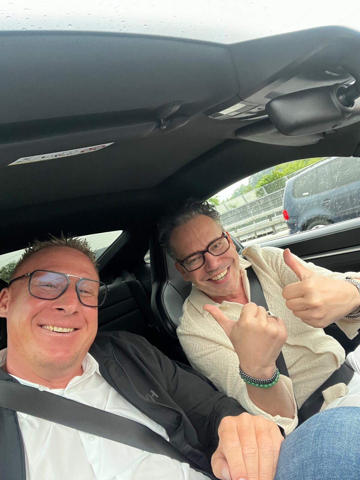 Unterwegs mit Geschäftspartnern – immer mit guter Laune