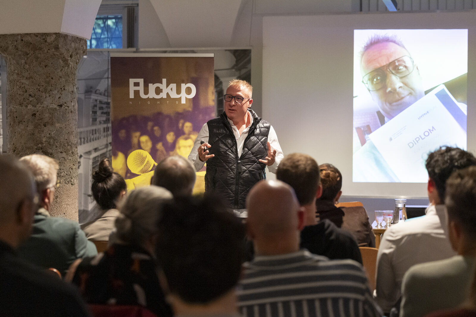 Michael Crepaz als Vortragender vor Publikum